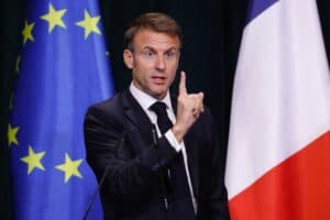 Israël-Hamas: Macron évoque des « discussions intenses » qui « avancent » pour la libération des otages