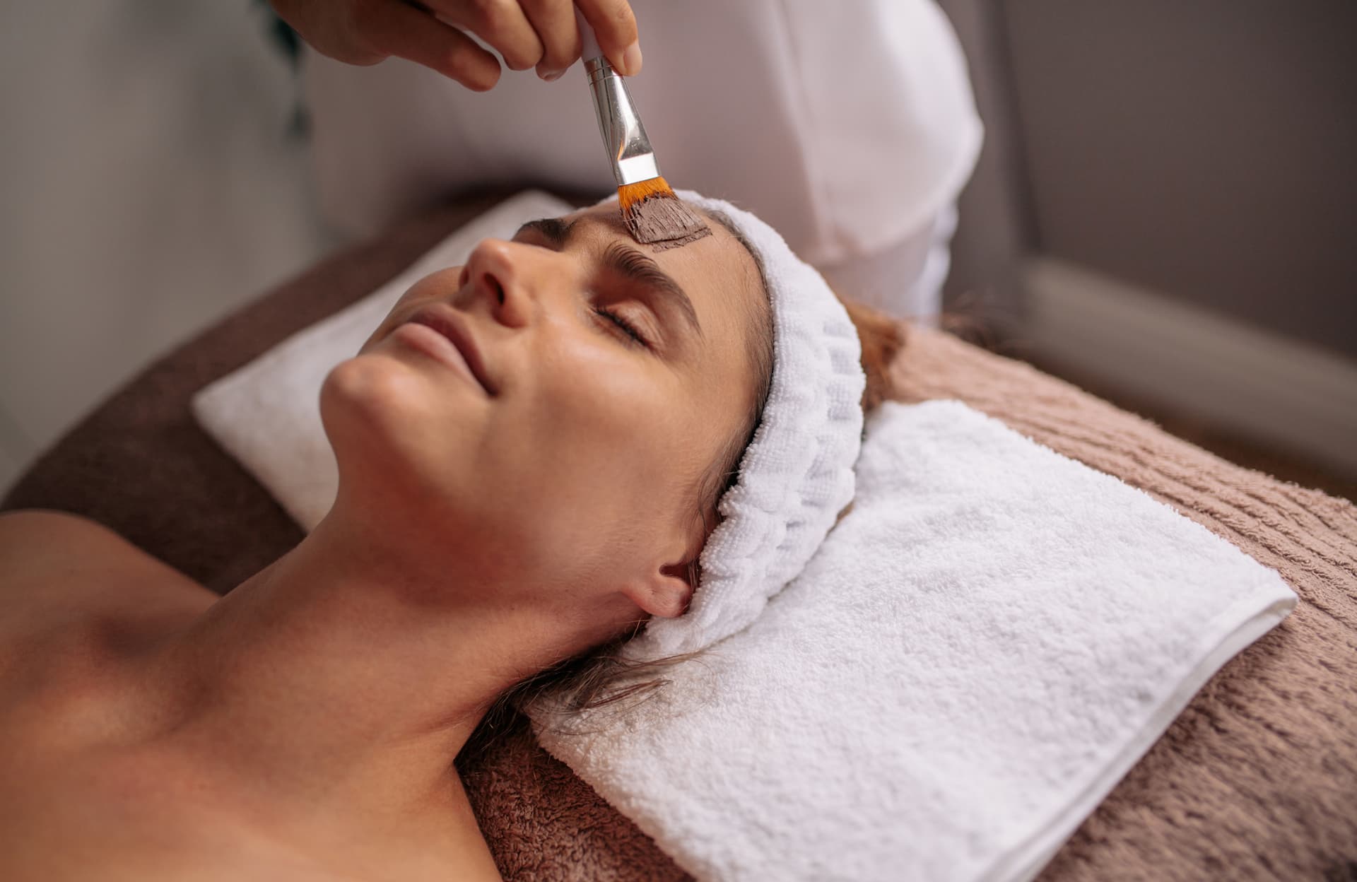 Beauté : 5 soins à faire avant un mariage