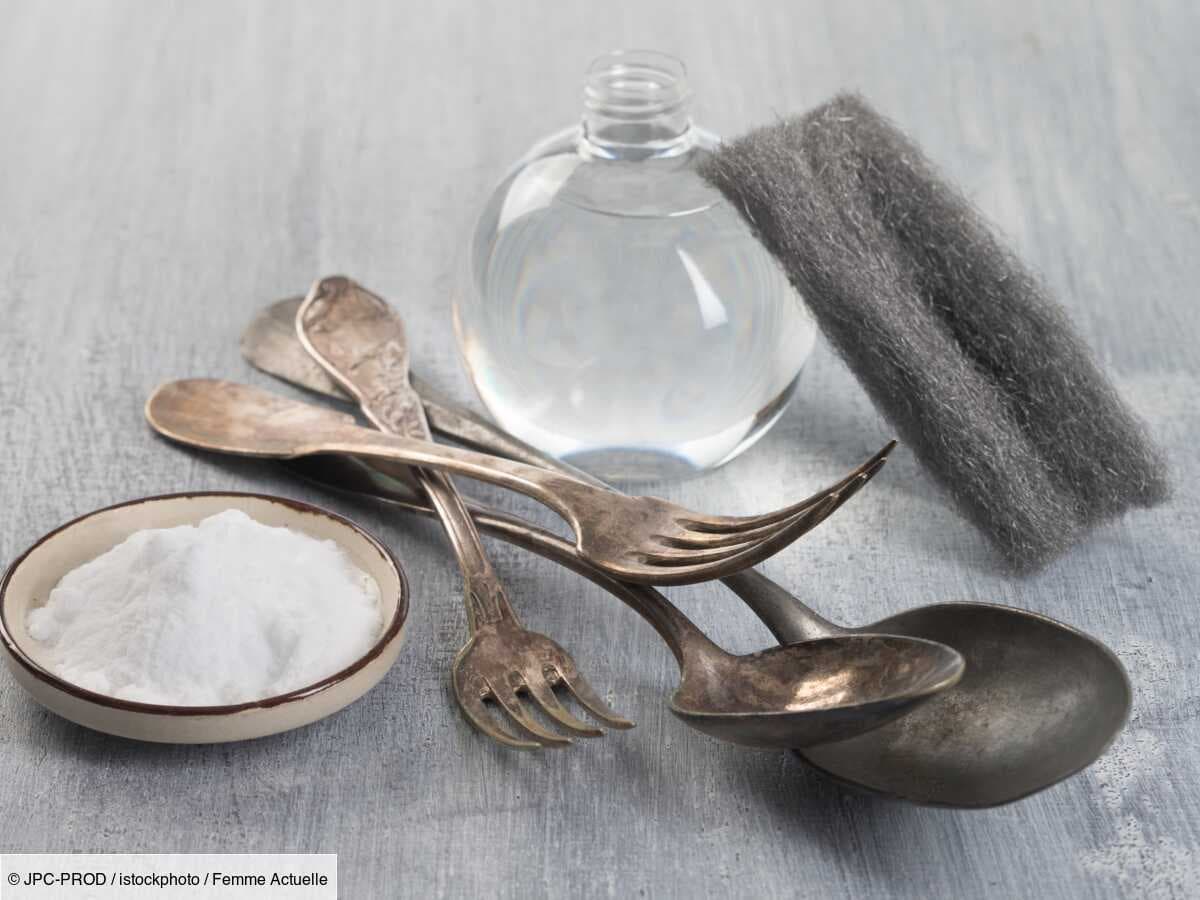 Comment récupérer des couverts en argent noircis ?