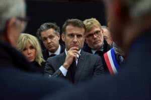 Macron en difficulté sur la scène intérieure comme à l’international
