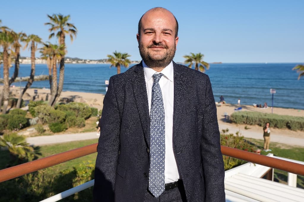 Le maire de Fréjus, dans la tourmente, garde le soutien du RN