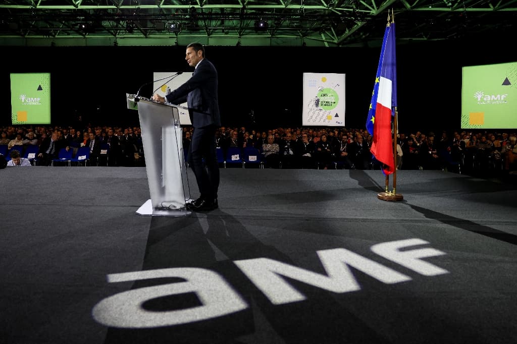 Les maires réunis en congrès à Paris sur fond de « fatigue républicaine »