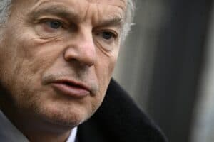 Roussel: l’extrême droite sur « l’autoroute de la guerre civile »