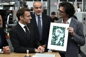 Macron dévoile la nouvelle Marianne des timbres poste