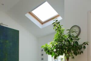 Comment nettoyer avec efficacité une fenêtre de toit ?