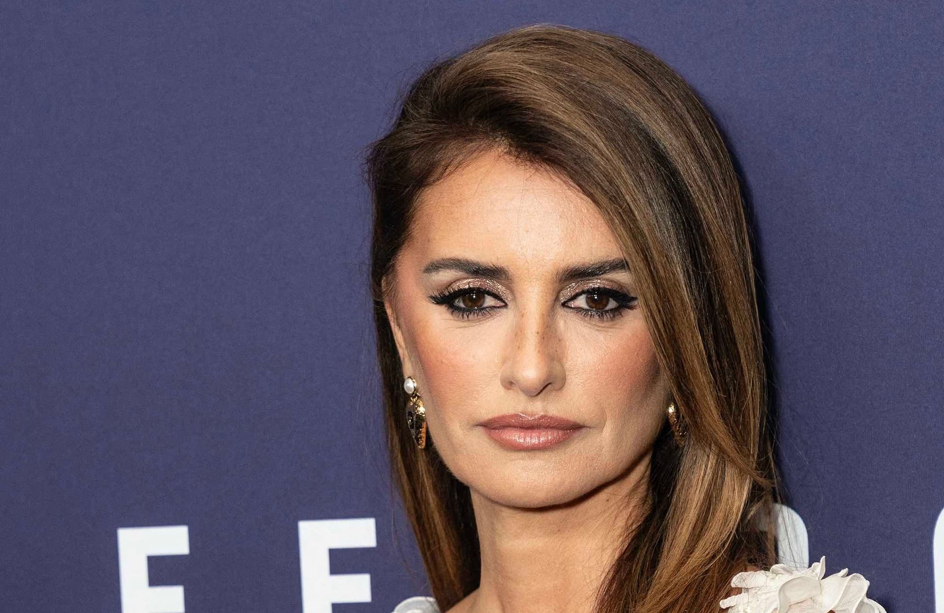 Penélope Cruz surprend avec ce blouson atypique