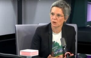 Soudain, lors des questions au gouvernement à l’Assemblée Nationale, Sandrine Rousseau se met à…chanter ! (vidéo)