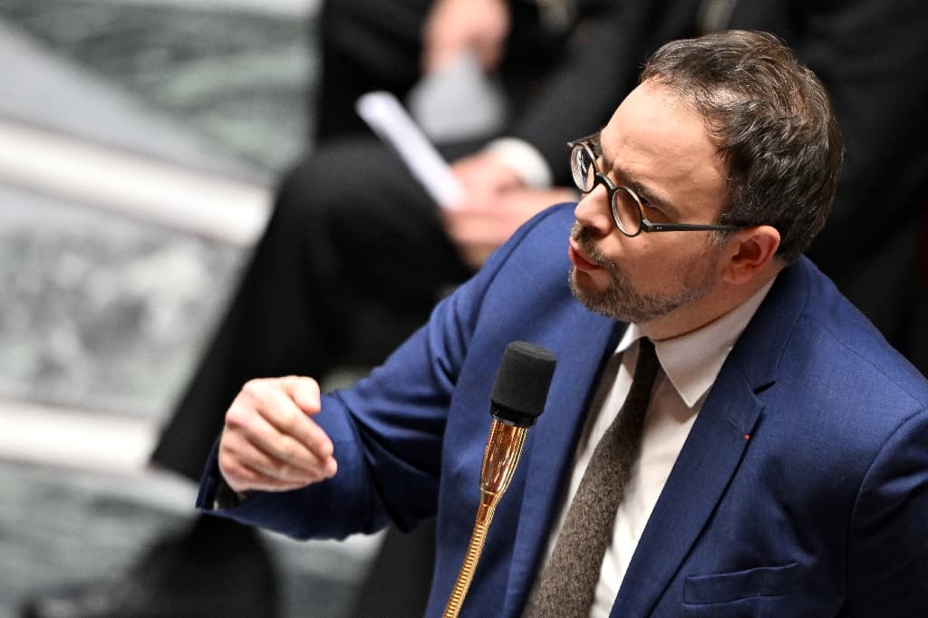 Le gouvernement « ne laisse pas dépérir la psychiatrie », assure Aurélien Rousseau