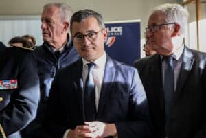 Migrants: deux morts dans des tentatives de traversée de la Manche, Darmanin défend sa loi à Calais