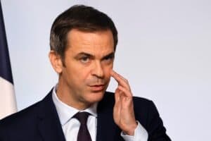Loi immigration: Véran dénonce une « véritable escroquerie intellectuelle » du Rassemblement national