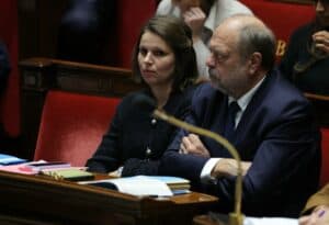 IVG dans la Constitution: Eric Dupond Moretti vante un texte « équilibré »