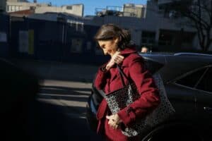 Polémique Oudéa-Castéra: la ministre huée à son arrivée à l’école publique Littré