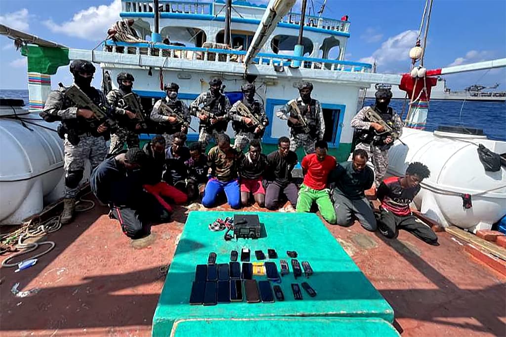 La marine indienne secourt un bateau de pêche iranien détourné par des pirates somaliens