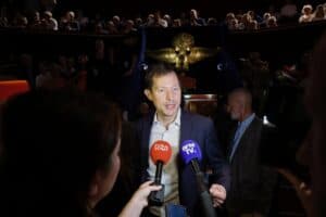 Européennes: LR accèlère en lançant Bellamy dans la course
