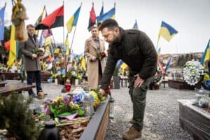 Ukraine: nouvelles sanctions américaines contre Moscou, mais Zelensky réclame des armes