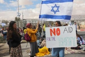 Quand des Israéliens bloquent des convois d’aide à Gaza