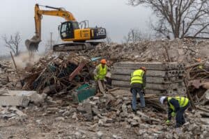En Ukraine, recycler les débris de la guerre pour reconstruire plus vert et moins cher