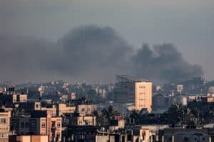 Nouvelles frappes meurtrières israéliennes à Gaza, Blinken attendu dans la région