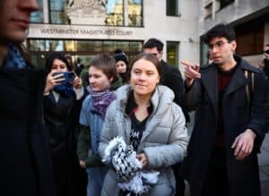 Jugée à Londres, Greta Thunberg appelle à combattre « le vrai ennemi » du climat