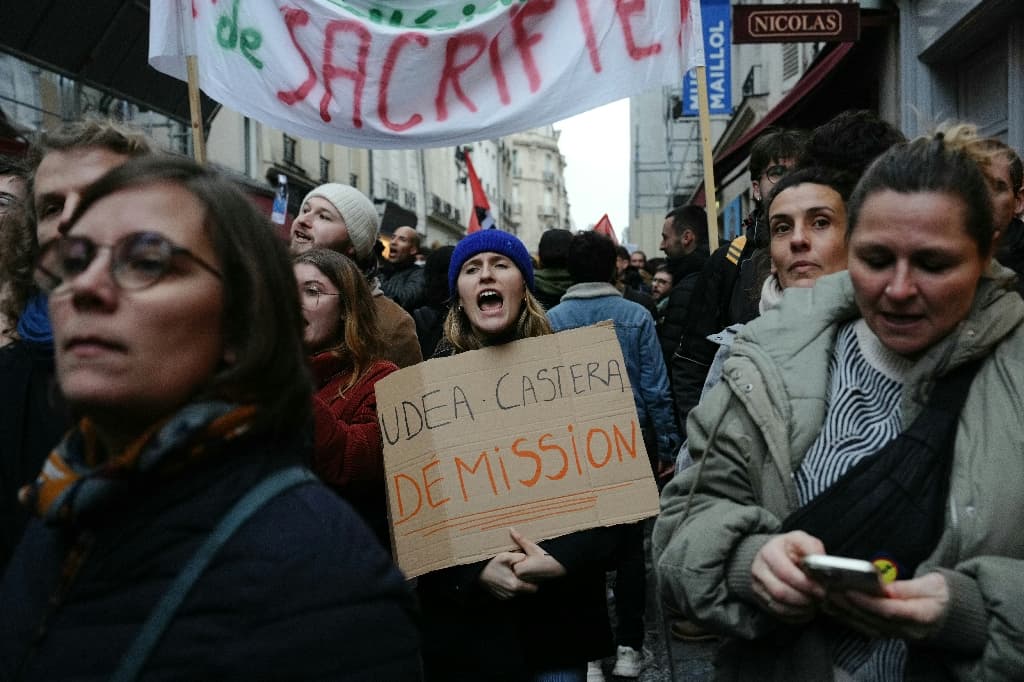 « Extrêmement en colère », les enseignants dans la rue pour défendre l’école publique