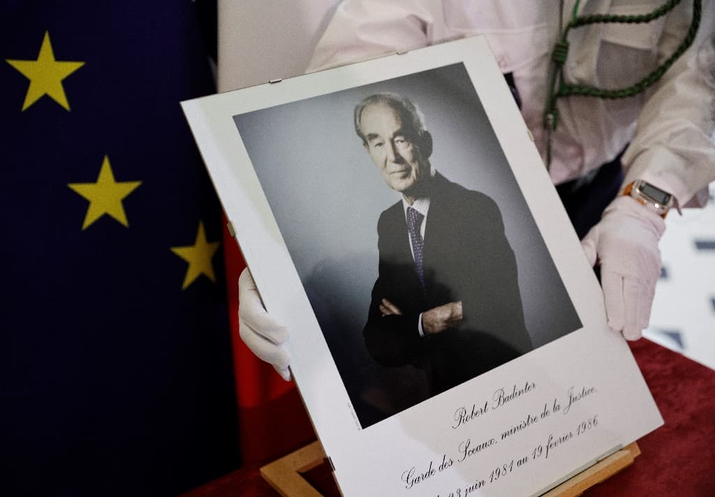 L’hommage national à Robert Badinter aura lieu mercredi place Vendôme