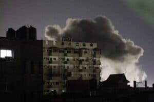 Gaza pilonnée par Israël, craintes d’une offensive sur la ville surpeuplée de Rafah