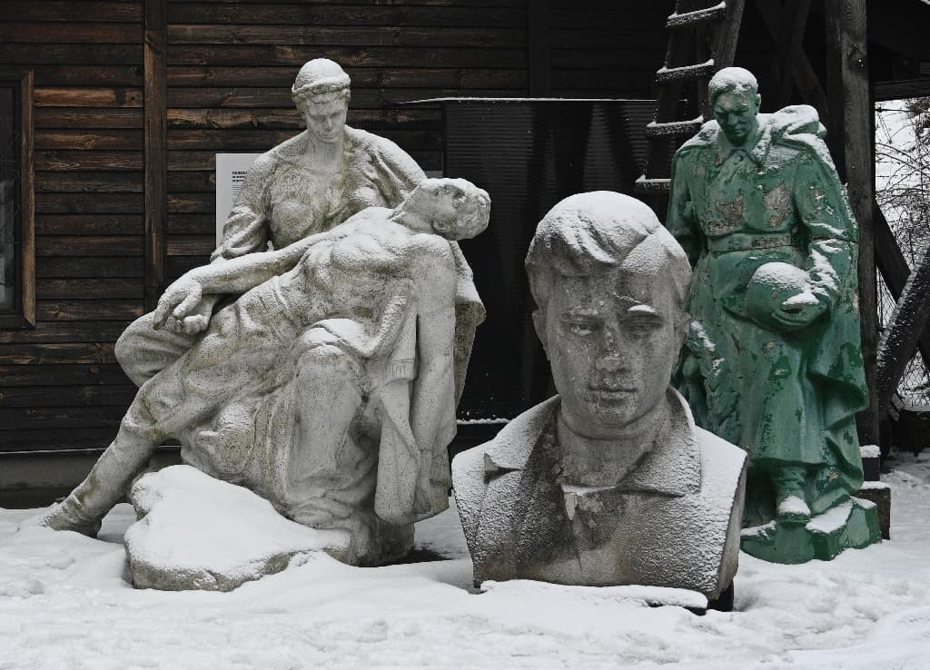 En Ukraine, les statues soviétiques déboulonnées créent le débat et l’embarras