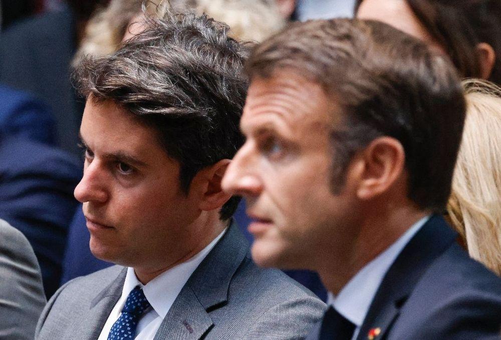 La popularité d'Attal en baisse, Macron stable