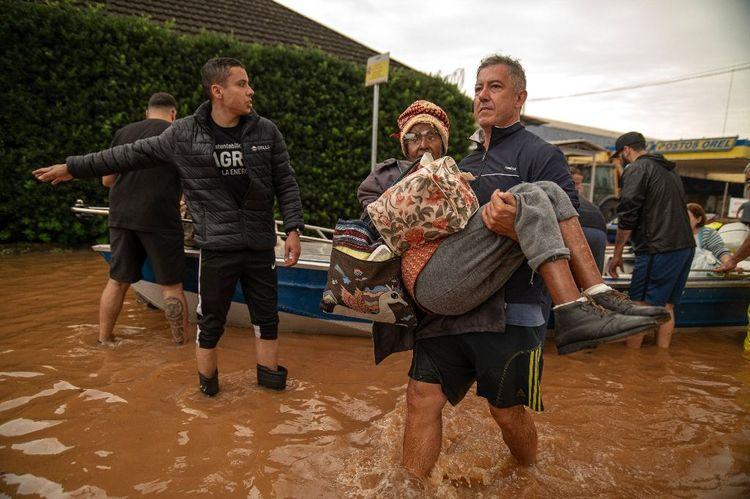 Inondations au Brésil: course contre la montre pour secourir les victimes