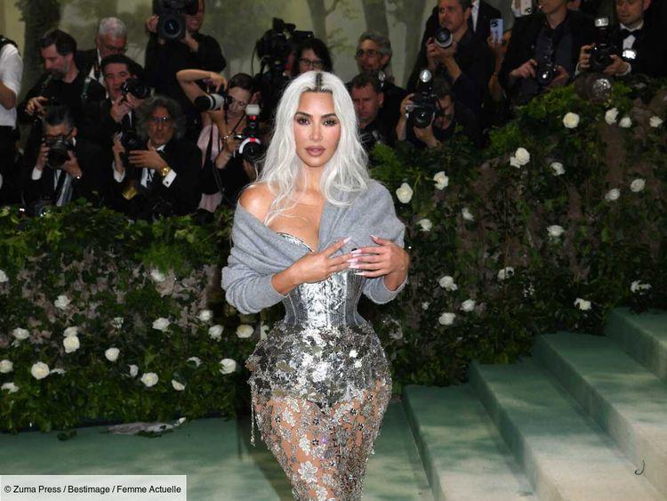 “Ses organes crient à l’aide” : pourquoi la tenue de Kim Kardashian au Met Gala fait polémique ?