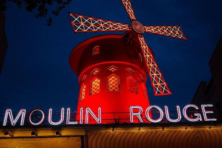 Les ailes du Moulin Rouge à Paris se sont effondrées, pas de blessé