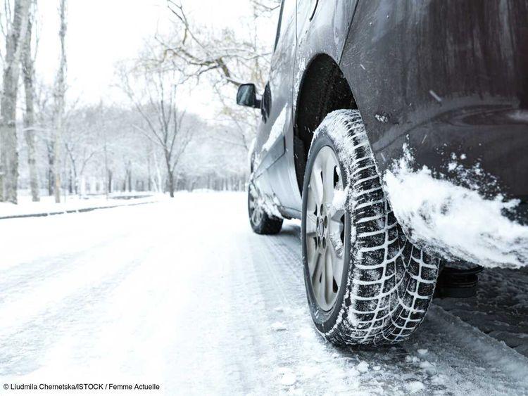 Pneus hiver : est-ce que 2 roues équipées suffisent ?