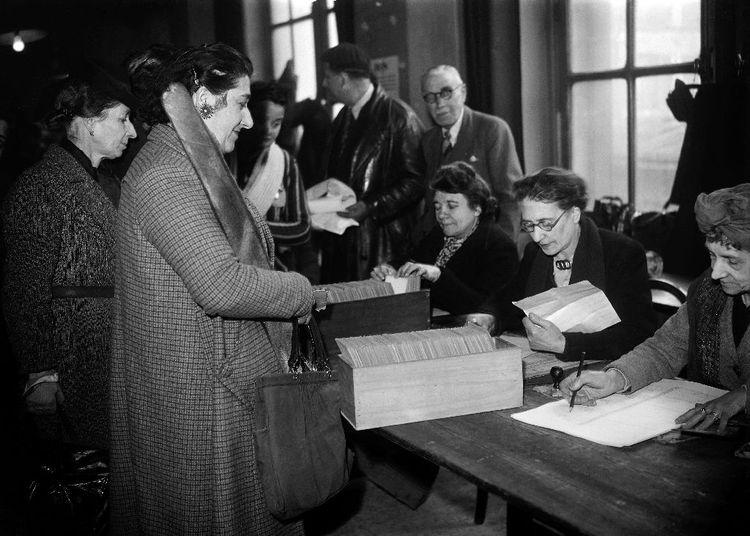 "L'égale de l'homme": il y a 80 ans, les femmes obtiennent le droit de vote