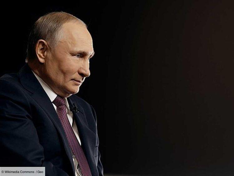 Arraché de ses propres mains, Vladimir Poutine aurait offert un cœur de cerf à Silvio Berlusconi en 2013