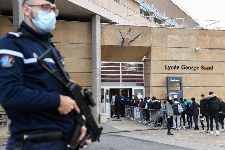Menaces d'attentat: plus d'une cinquantaine d'établissements scolaires visés à Paris