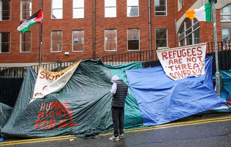 Des migrants campent à Dublin plutôt que d'être expulsés par Londres vers le Rwanda