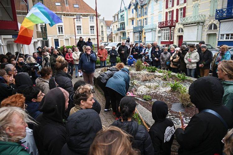 Pas-de-Calais: 200 personnes rassemblées en hommage aux cinq migrants morts au large de Wimereux