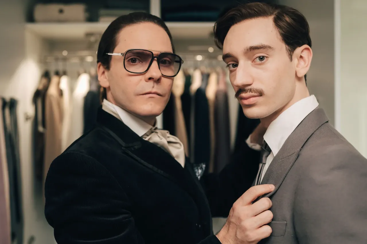 Disney - Becoming Karl Lagerfeld - Daniel Brhl & Thodore Pellerin (3).jpg.webp