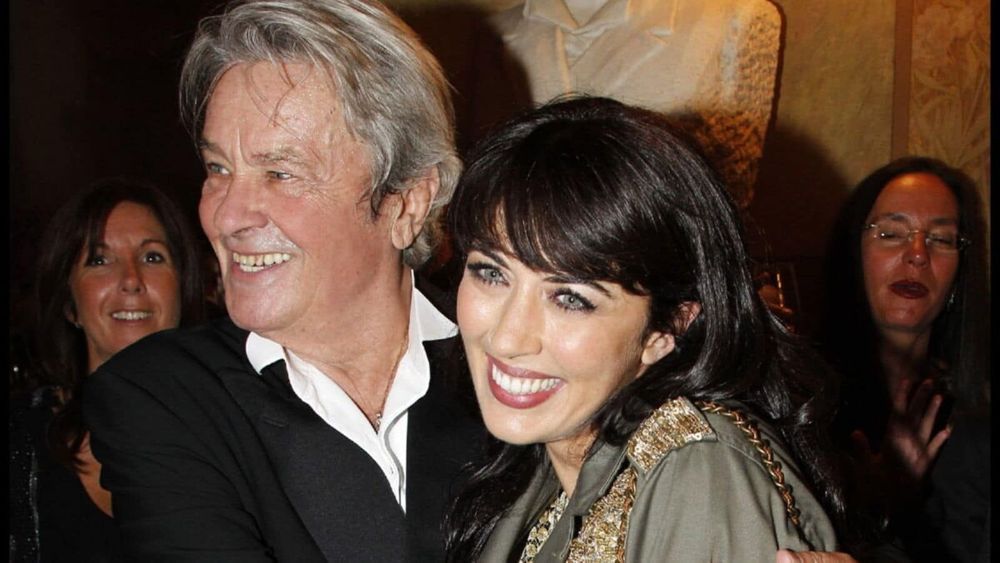 Nolwenn Leroy recounts this day when she upset Alain Delon: "I was mortified!"