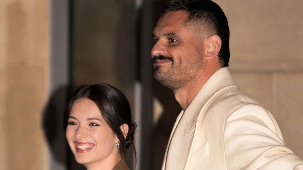 Elsa Bois: Florent Manaudous reaction to her photos in Mexico raises suspicions!