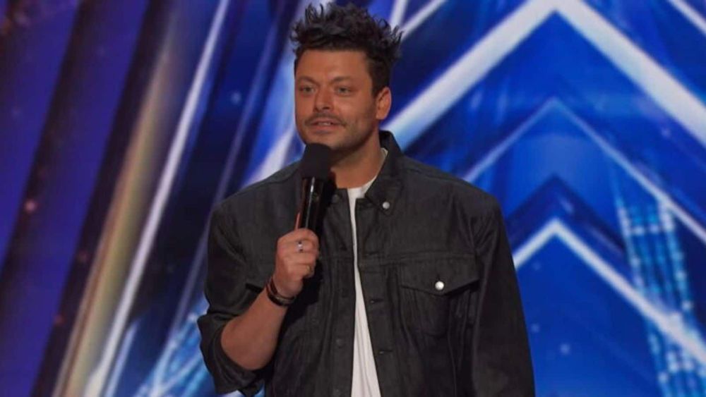 Ο Kev Adams προσγειώνει την ακρόαση για το America’s Got Talent: ανακαλύψτε το σκίτσο του στα αγγλικά!