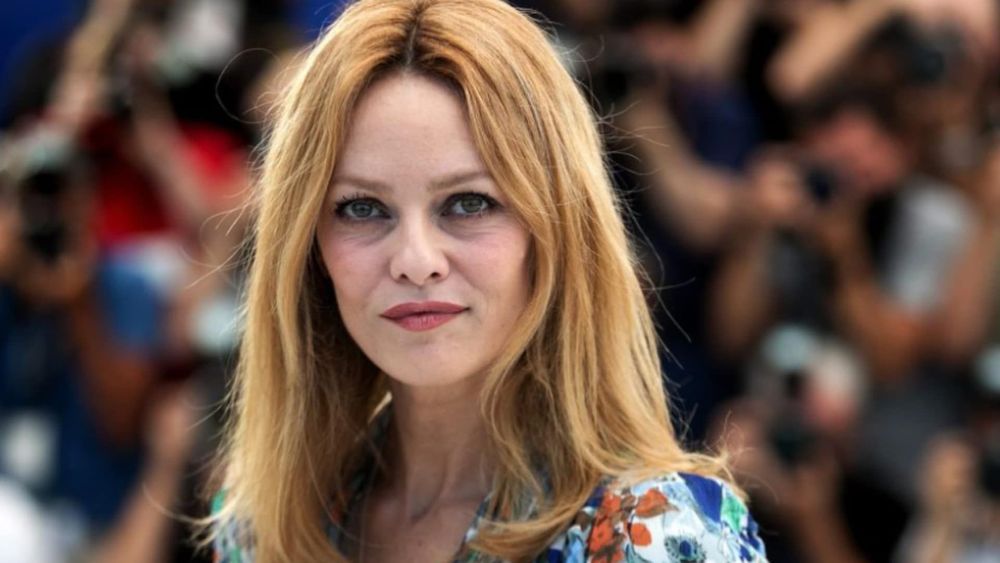"Μου φαίνεται προφανές" : Η Vanessa Paradis παίρνει θέση για τις γυναίκες εν μέσω του σκανδάλου Patrick Bruel!